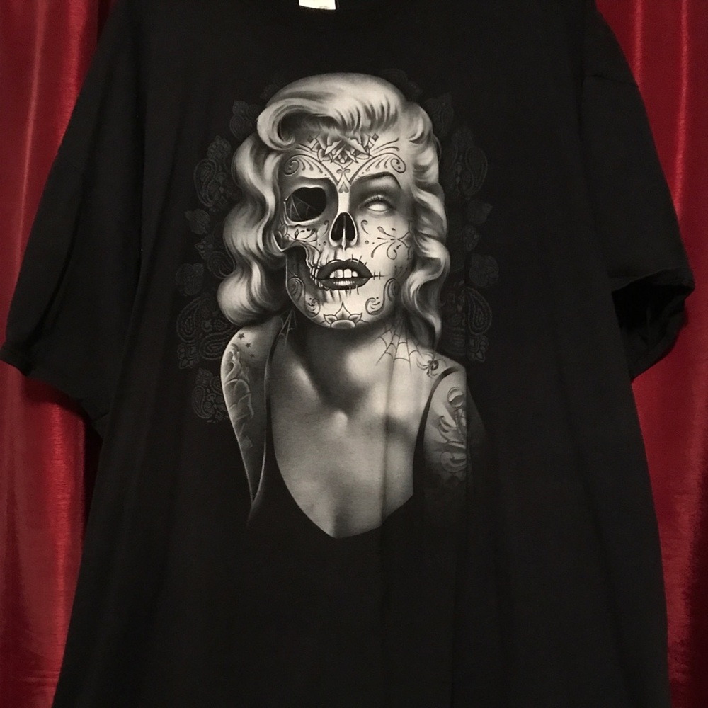🎉HP 2 times🎉💖3/$20💖Marilyn Monroe skull shirt